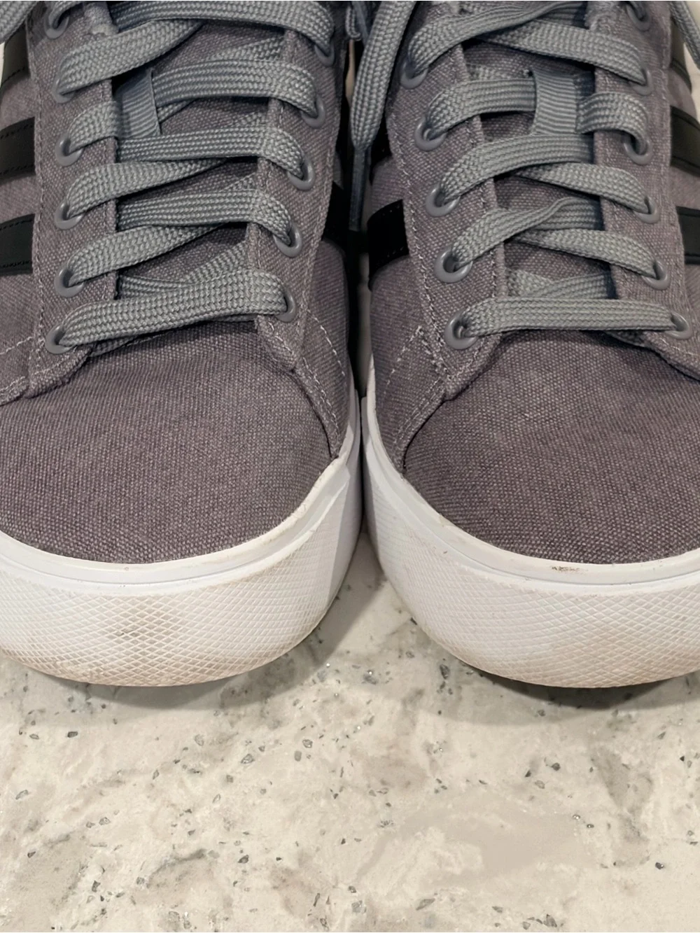 Unisex Gray Canvas Adidas. Daily 4.0. Size 6 men. Size 7 women. Like new.